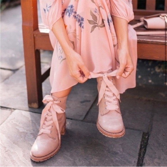 RARE Frye Sabrina 6G Lilac Pink/Cream Leather Lace Up Cute Heeled Ankle Booties - Picture 9 of 11